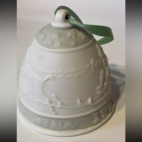 Limited Edition Lladro 1988 Christmas Bell Ornament - Picture 3 of 6